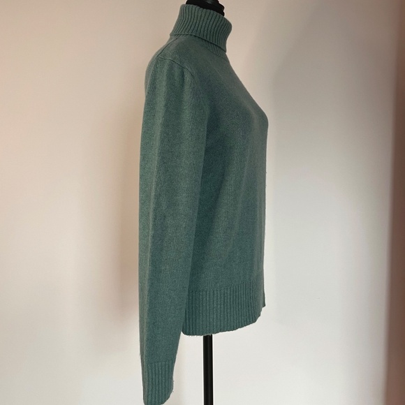 100% Cashmere Turtleneck Sweater - Picture 6 of 10